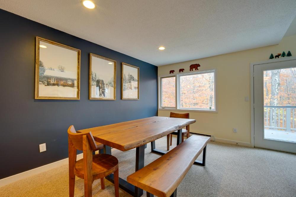 Sunny Stratton Townhome about 1 Mi to Skiing!